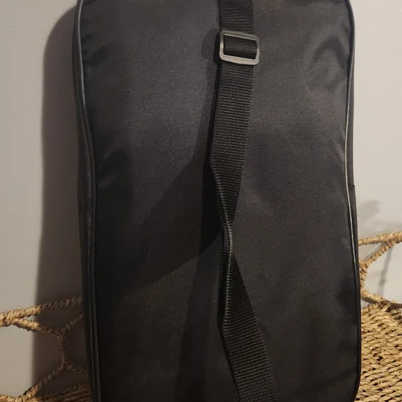 BUEUO Pickleball Set In Black Carrying Case.  2 Paddles And 4 Balls. - Picture 3 of 4